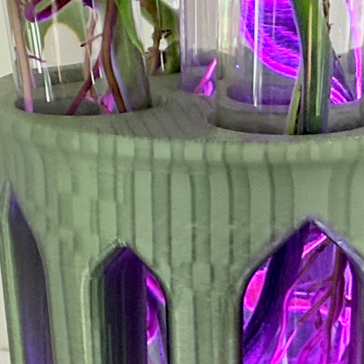 GlowPlanter – Illuminated Glass Hydroponic Vase