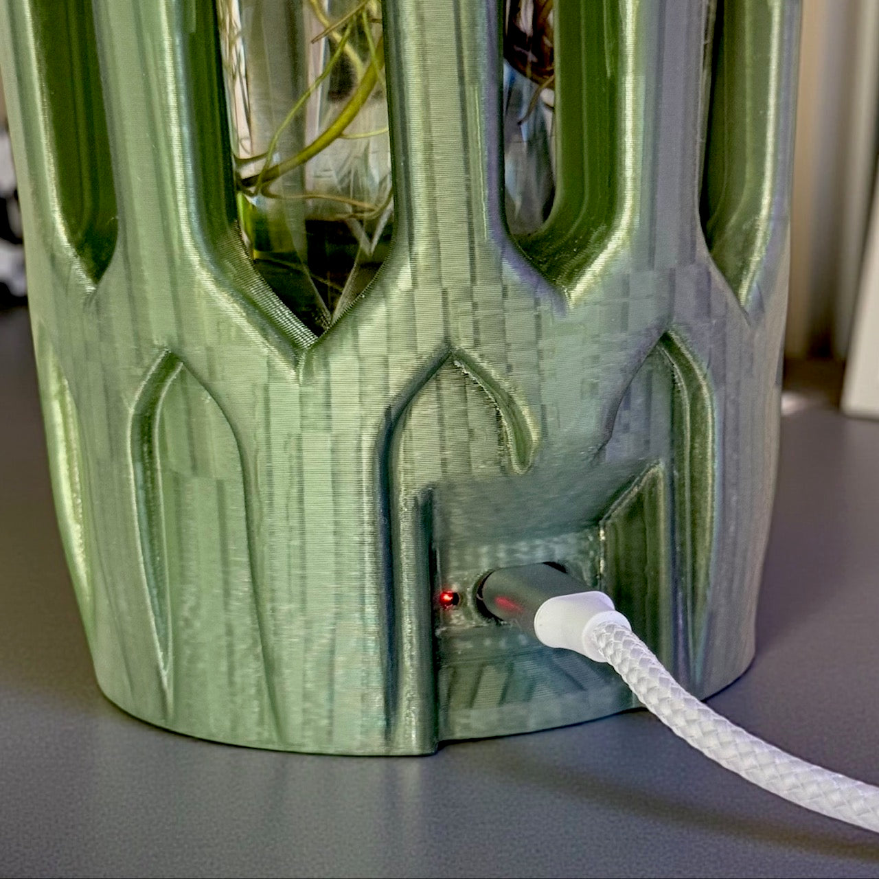 GlowPlanter – Illuminated Glass Hydroponic Vase